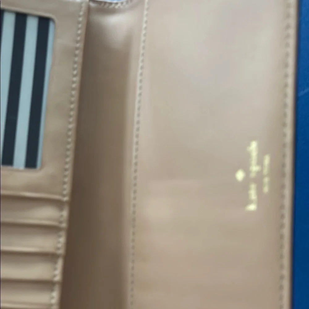 NWOT Kate Spade Stacy Southport Avenue buttermilk black leather wallet